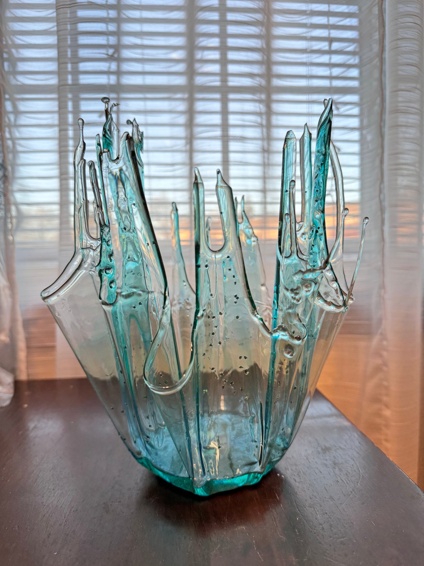 “Splash Glass Sculpture – Handcrafted Resin Art Bowl”