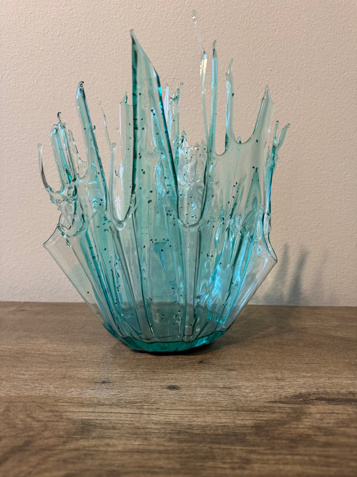 “Splash Glass Sculpture – Handcrafted Resin Art Bowl”