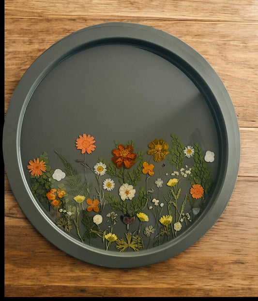 Resin tray table-pressed flowers